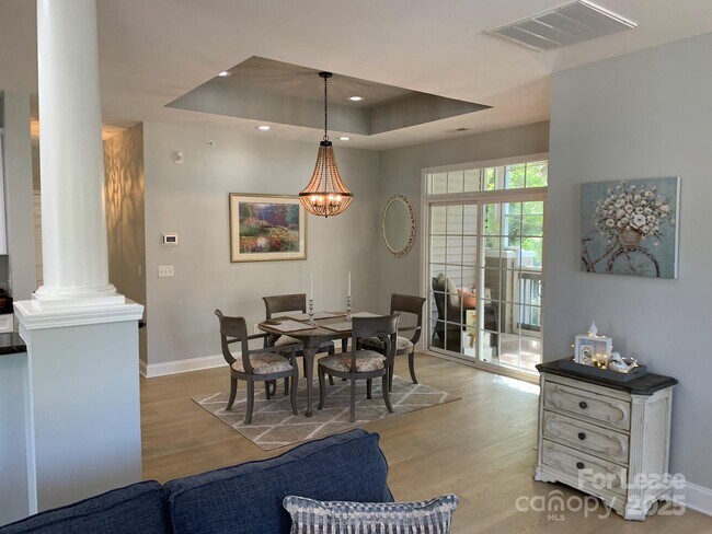 Building Photo - 9033 Rosalyn Glen Rd