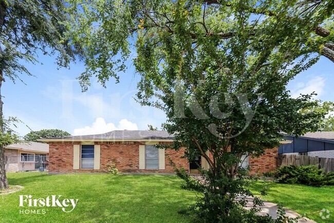 Building Photo - 3317 Kenwood Dr