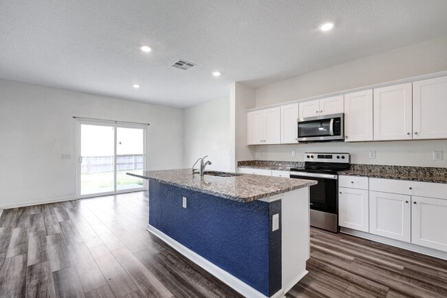 Building Photo - ***MOVE-IN SPECIAL: TWO WEEKS FREE***Spacious Two-Story Retreat on a Cul-de-Sac with Bonus Room