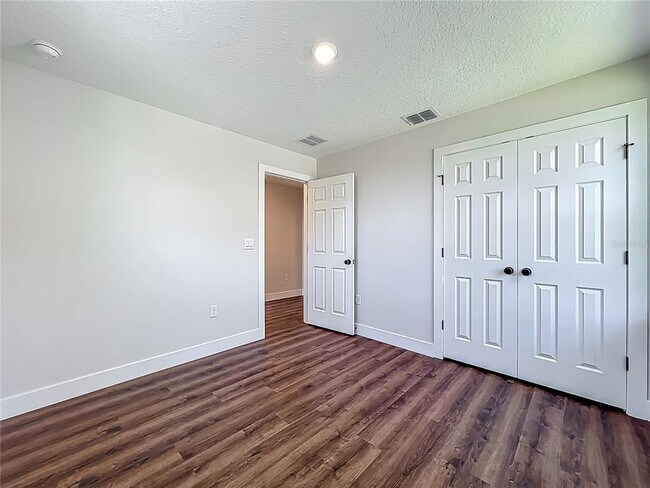 Building Photo - 591 W Osceola St