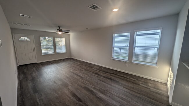 Building Photo - 411 Sandall St