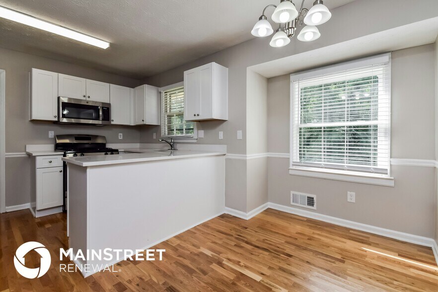 Building Photo - 627 Rockborough Dr