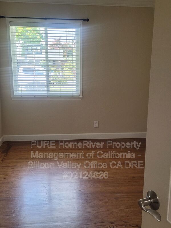 Building Photo - 3238 Hilary Dr