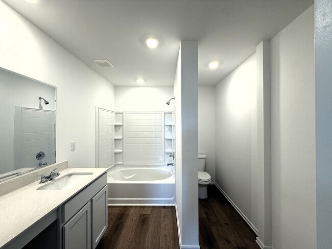 Building Photo - 3625 Blue Ave
