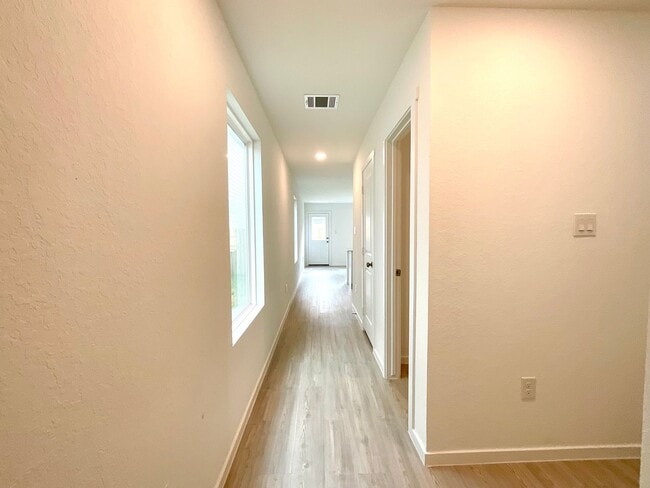 Building Photo - **APPLICATION RECEIVED** Modern 3-Bed, 2.5-Bath Home with Included Internet & Fenced Backyard in ...