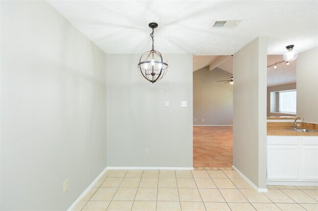 Building Photo - 2823 Allyson Ln