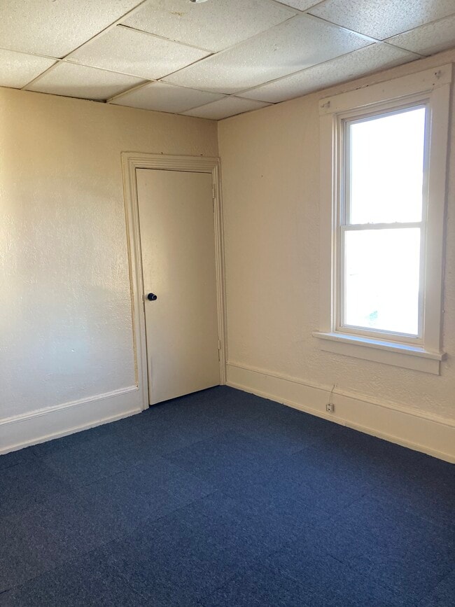 Building Photo - 411 Cherry Ave