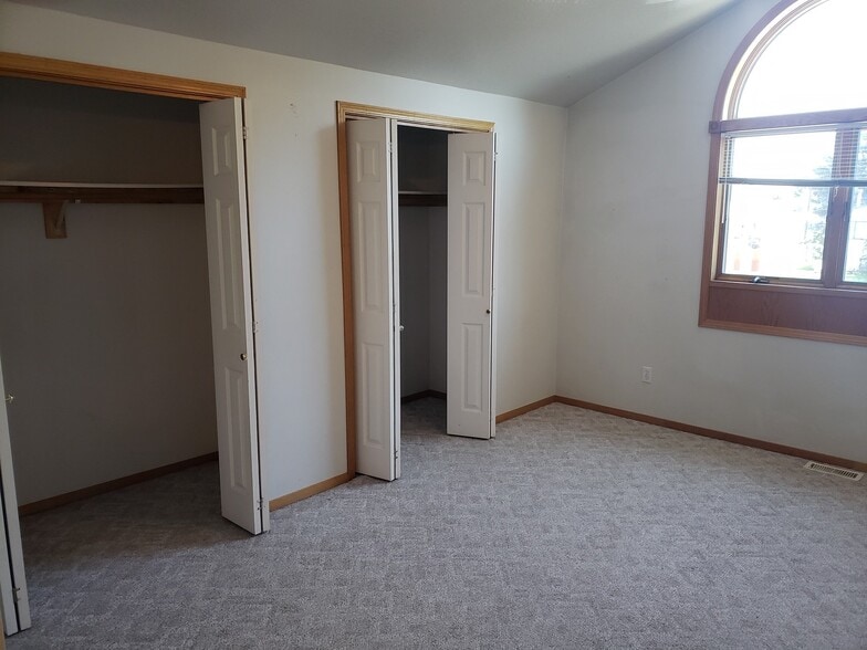Building Photo - 513 N 19th Ave