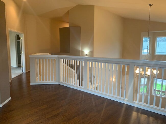Building Photo - Great 3BD 2.5BA Fisher's Landing! Large Fe...
