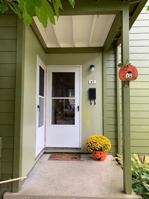 Building Photo - 49 Flanders Ln