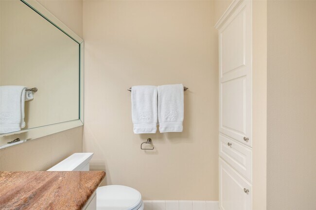 Building Photo - 5850 Valley Forge Dr