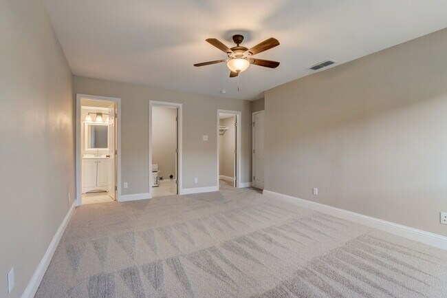 Building Photo - 5814 Sandhurst Ln