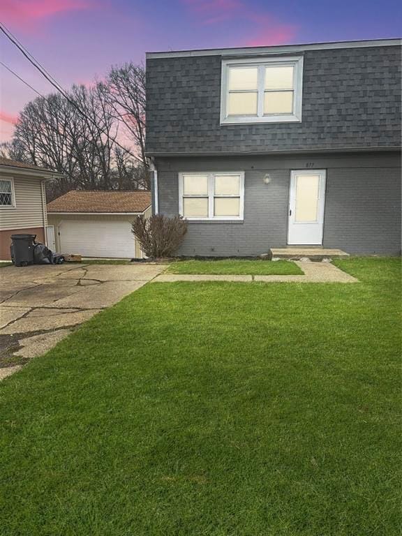 Building Photo - 877 Donegal Dr W