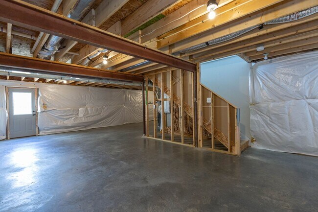 Building Photo - 4 Bed, 3 Bath, Single Family Home in Hedgesville, WV