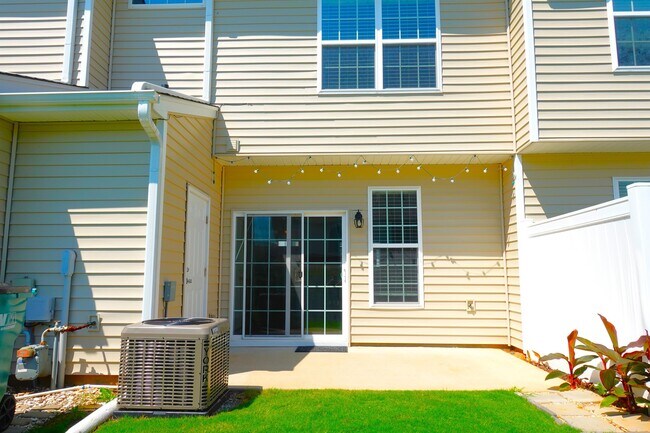Building Photo - 202 Elise Dr