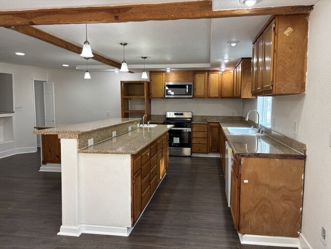 Building Photo - Fully remodeled home on acreage on N Shing...
