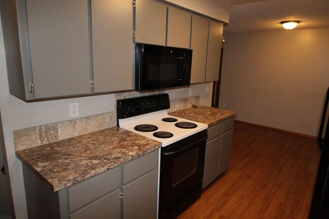 Building Photo - 6903 N Cincinnati St