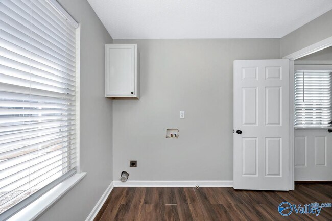 Building Photo - 103 N W Sugar Bluff Ln