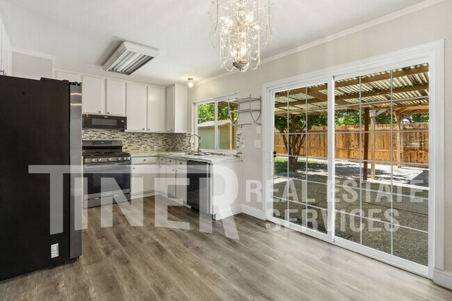 Building Photo - 3525 Cattle Dr