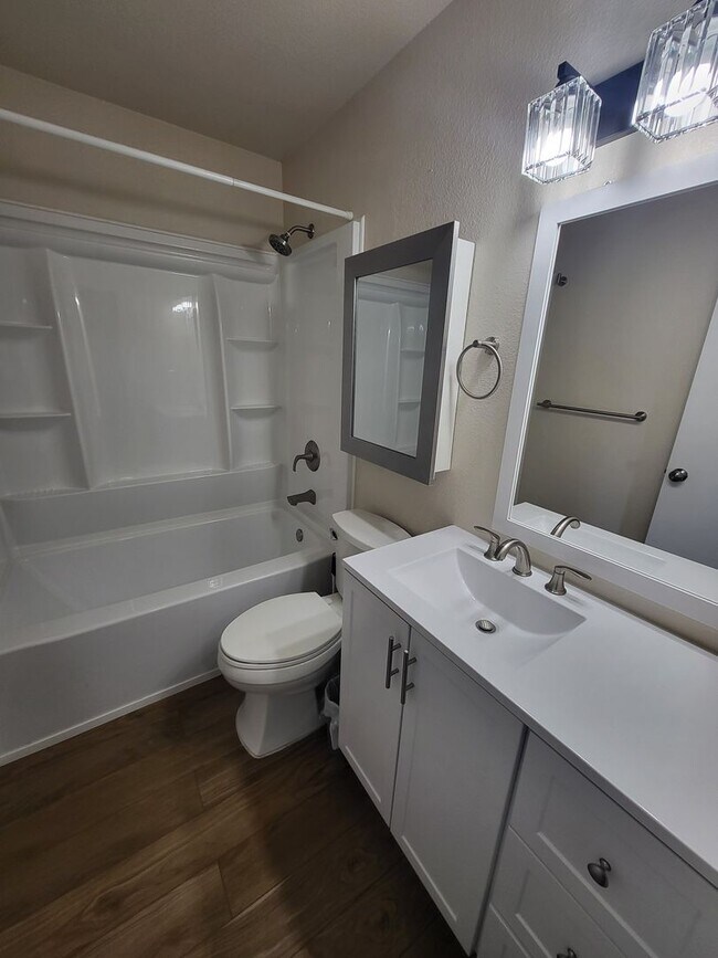 Building Photo - NIG0201&gt;**