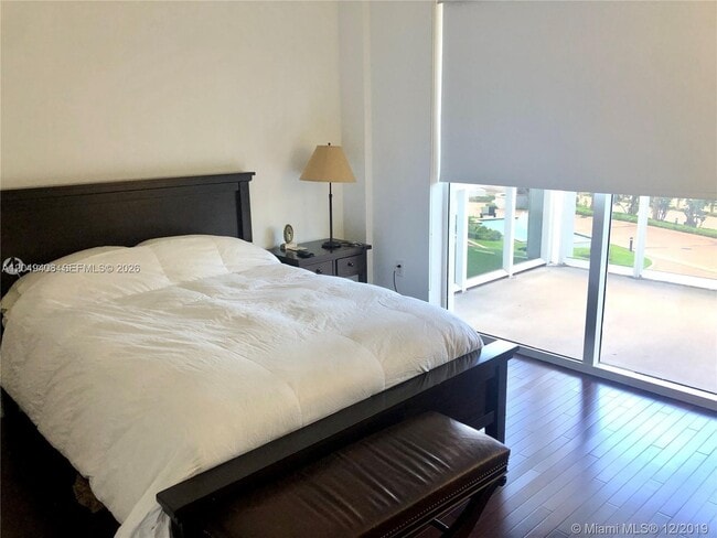 Building Photo - 10275 Collins Ave