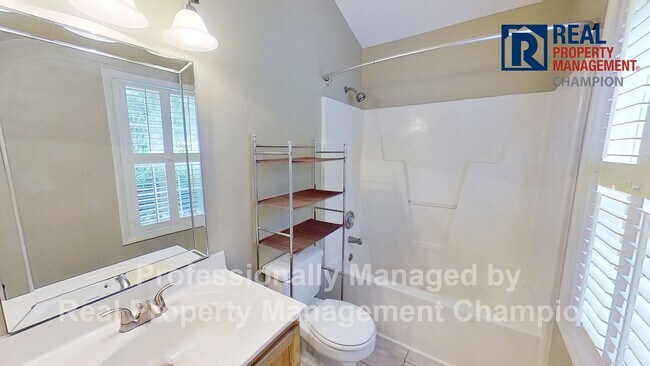 Building Photo - 811 Grathwol Dr