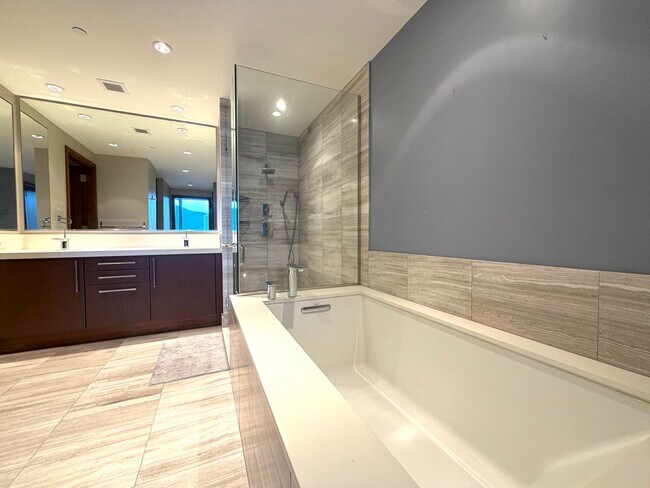 Building Photo - PARTIALLY FURNISHED, 3 BEDROOM, 3 BATHROOM, 2 PARKING (ONE ALA MOANA)