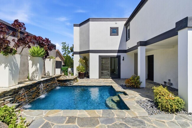 Building Photo - 4520 Park Cordero