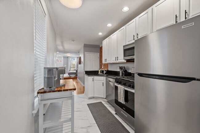 Building Photo - 8 E Randall St