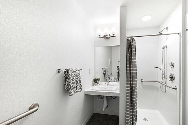 Building Photo - Ballard Townhouse 2bd/2ba, AC, Garage Parking