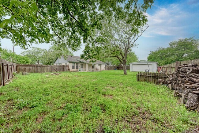 Building Photo - 103 Hutto St