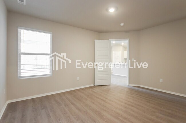 Building Photo - 6600 NW Kathleen St