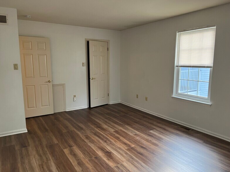 2nd Bedroom - 2401 Greensward N