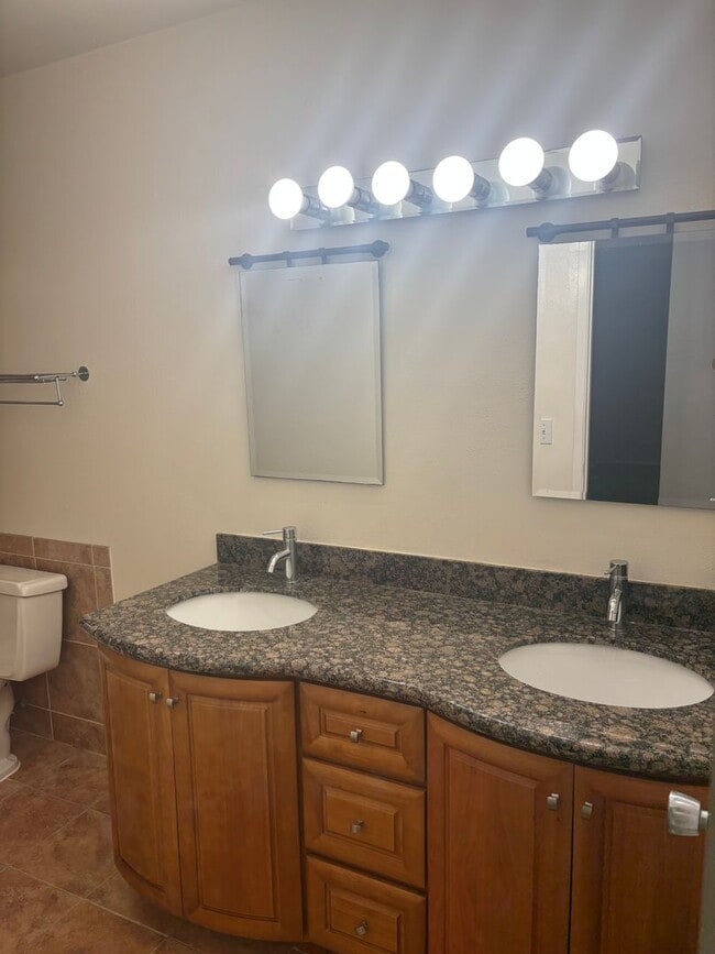 Building Photo - Spacious Upgraded Condo in The Keys – Walnut Creek