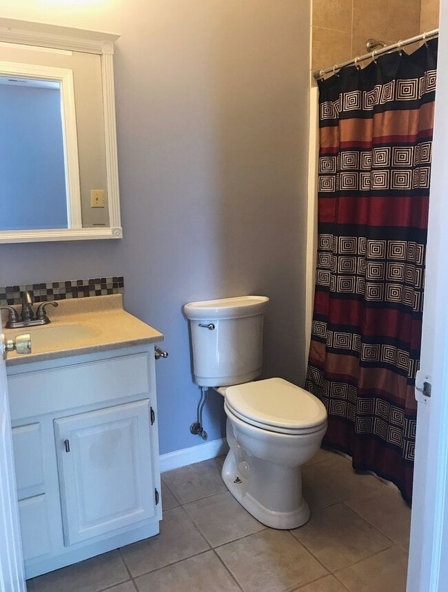 Building Photo - 2 bedrooms center of Downtown!