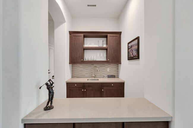 Building Photo - 81805 Four Seasons Pl