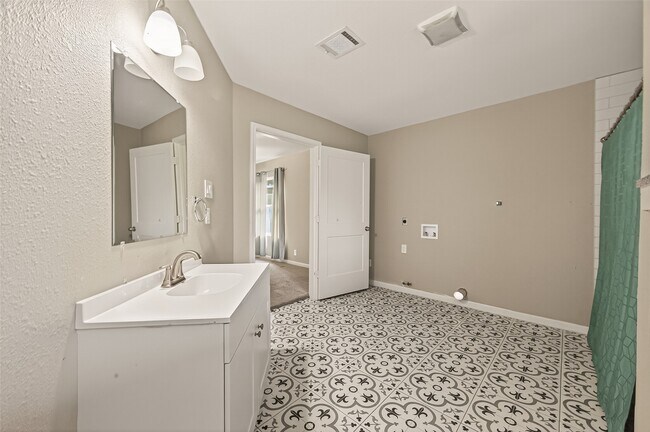 Building Photo - 5613 Dorothy Ann Dr