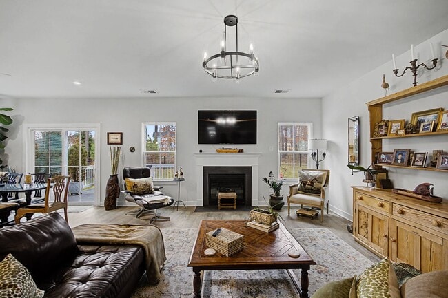 Building Photo - 4 Bedroom Executive Home located in Magnolia Green