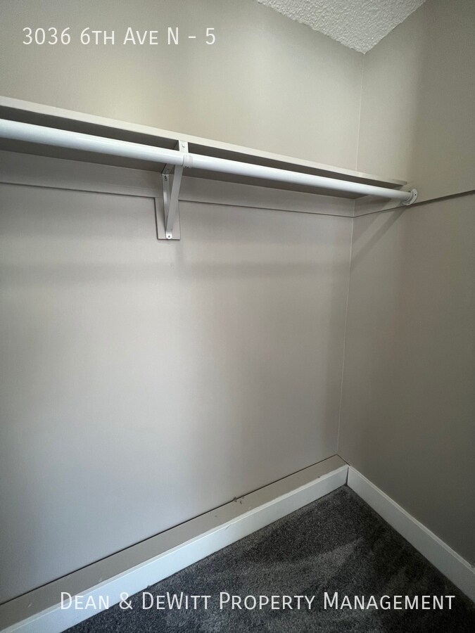 Building Photo - 1 Bed/1 Bath - Unit 5