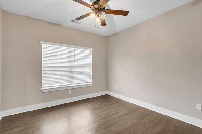 Building Photo - Modern 2 Bedroom Townhome on the Swamp Rab...