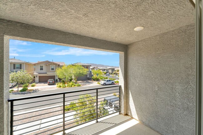 Building Photo - Modern Cadence Townhome with Sleek Finishes & Open-Concept Living!