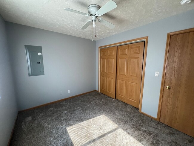 Building Photo - 105 W B St