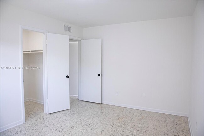 Building Photo - 1226 SW 30th Ave
