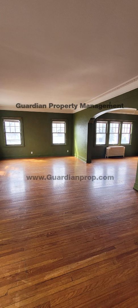 Building Photo - South Minneapolis duplex with garage parking