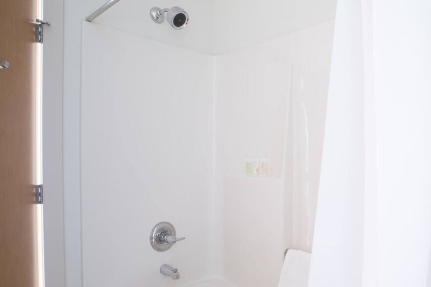 Building Photo - 1040 N Cass St