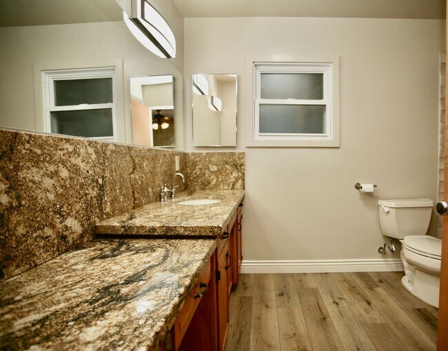 Building Photo - Mid-Century Modern 3Br 2Ba on 1/2ac with View!