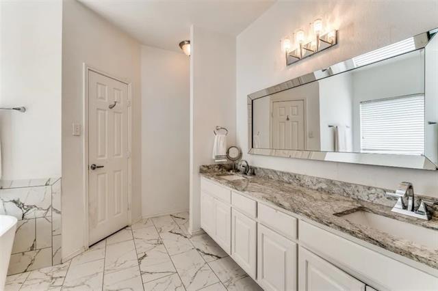 Building Photo - 1817 Kingsbrook Trail