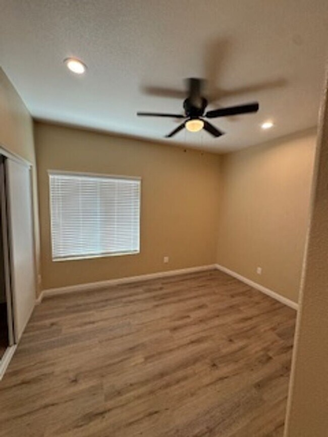 Building Photo - Beautiful Home