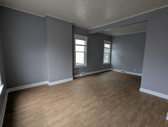 Building Photo - 33 Central Ave