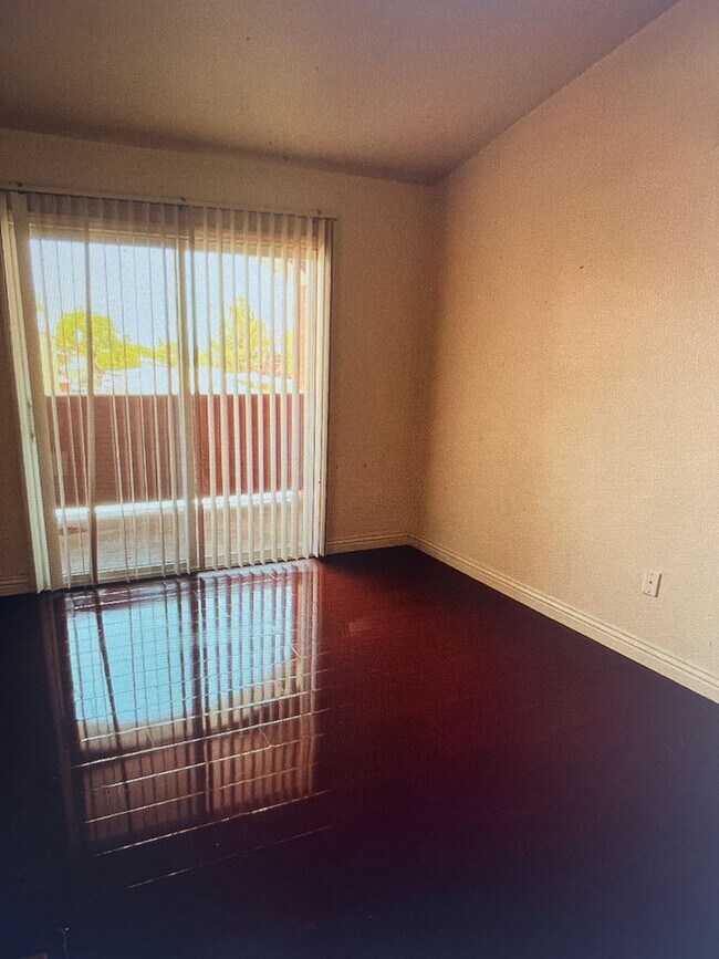 Building Photo - Cute One Bedroom, One Bath Condo